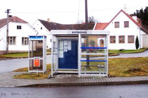 autobusova-zastavka-na-navsi.j